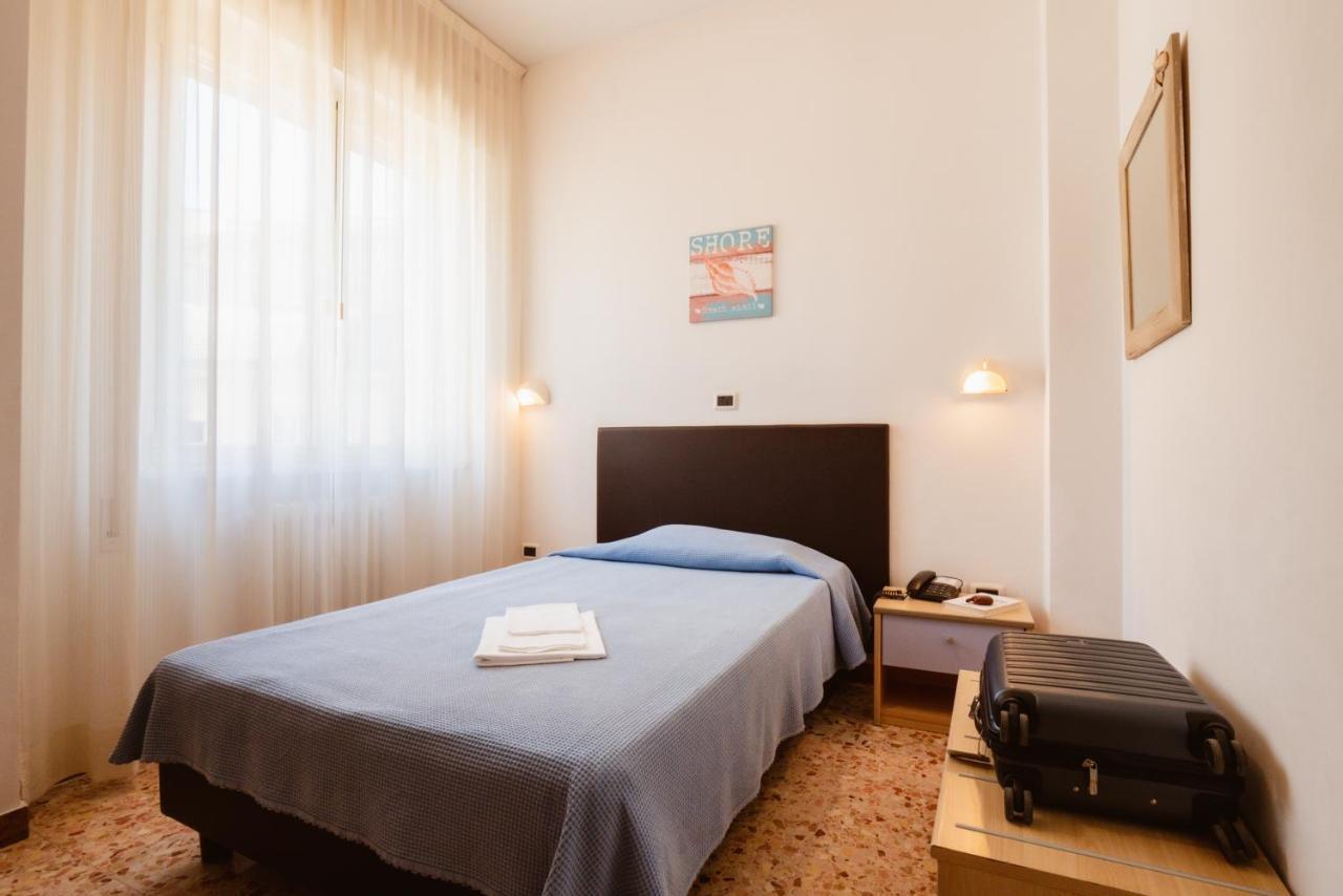 Hotel Villa Del Mare سينِغاليا المظهر الخارجي الصورة