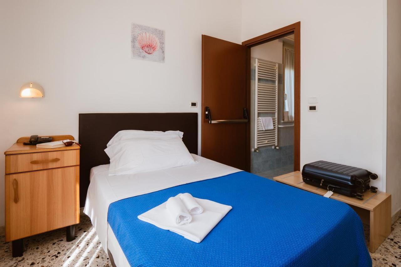 Hotel Villa Del Mare سينِغاليا المظهر الخارجي الصورة
